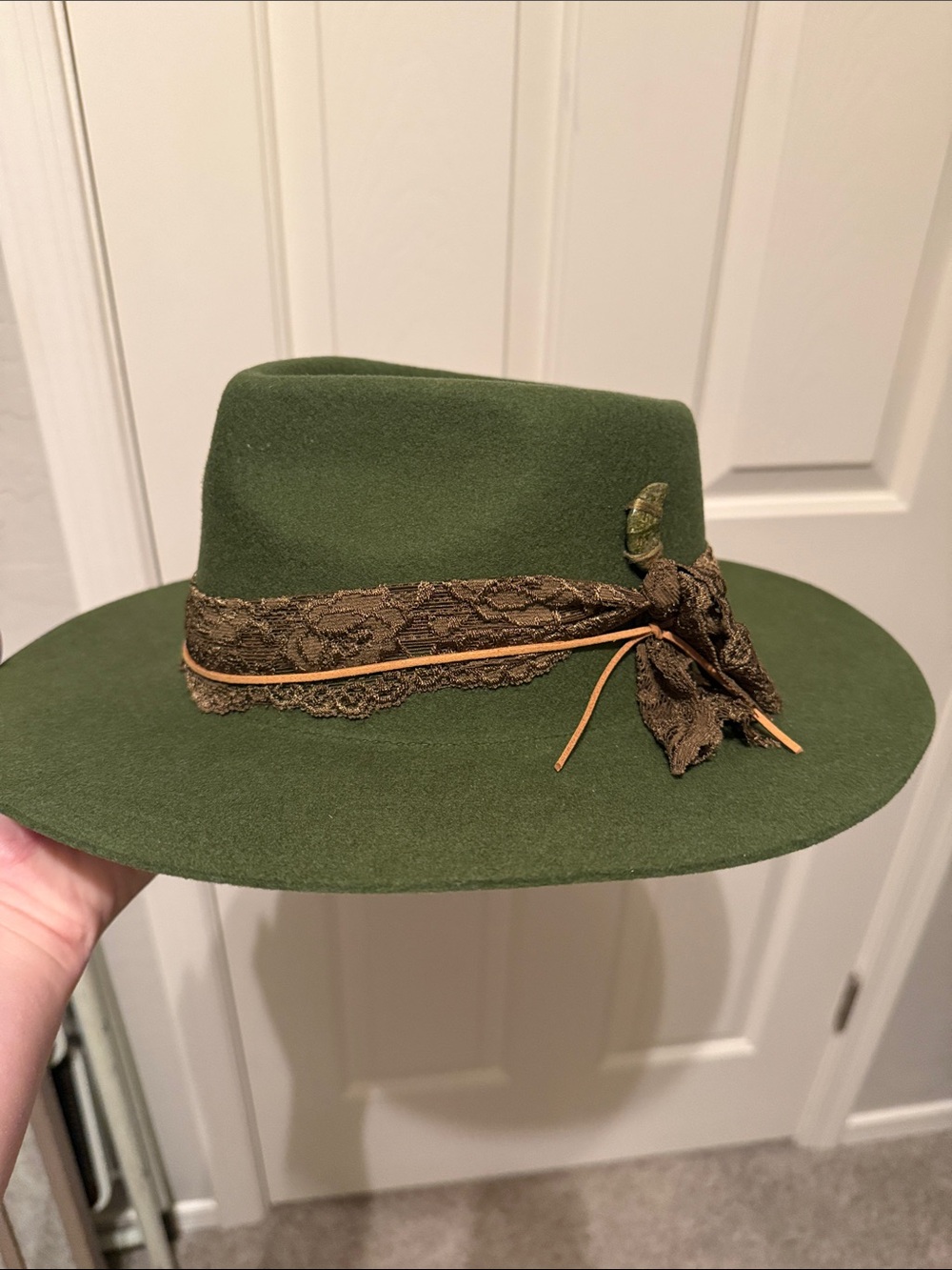 NWOT Women's Olive Green Felt Fedora Hat with Lace Band
